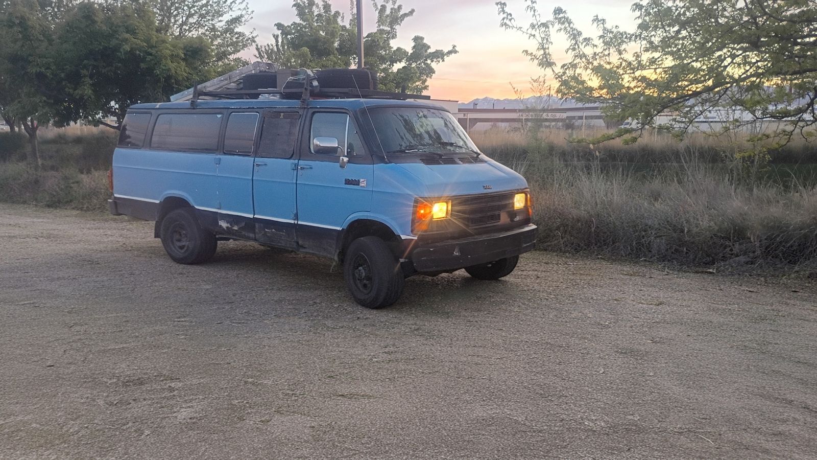 '87 Dodge 1ton van 4x4 has a 360v8 automatic trans $1200