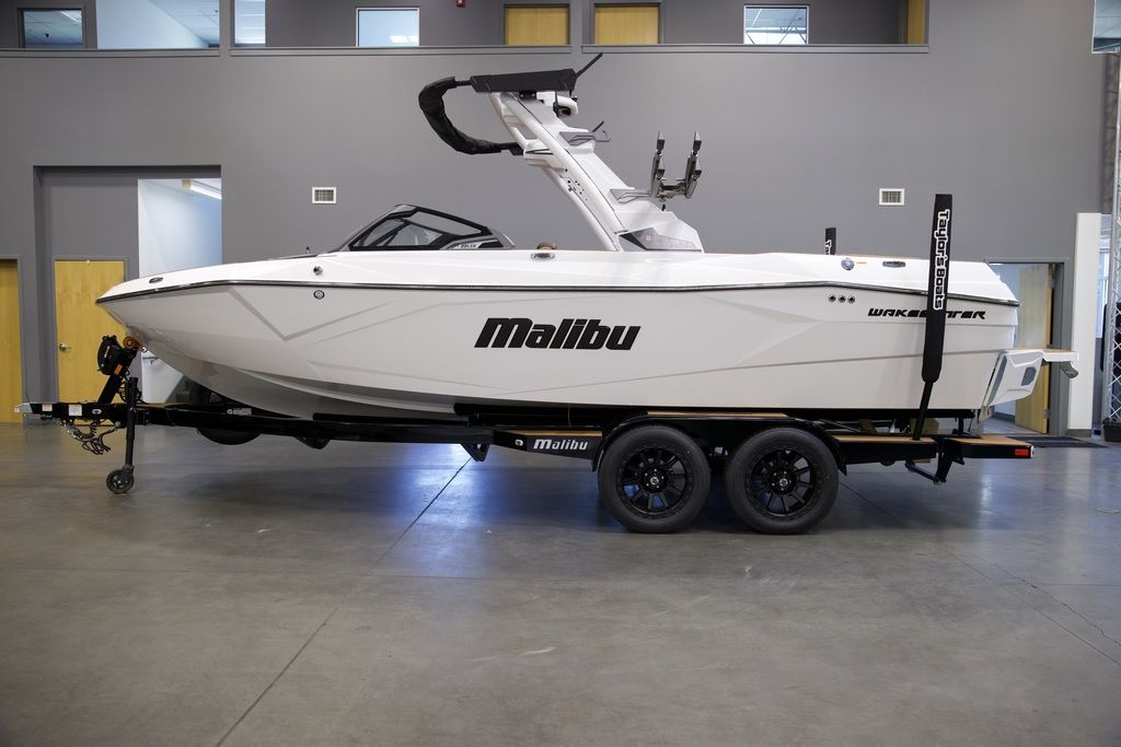 2026 Malibu Boats 23 LSV