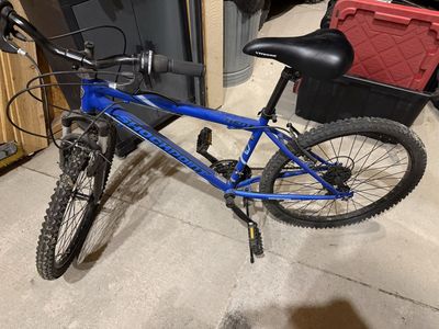 Kent Shockpoint Mountain Bike, Blue - Shimano Components, Vitesse Seat