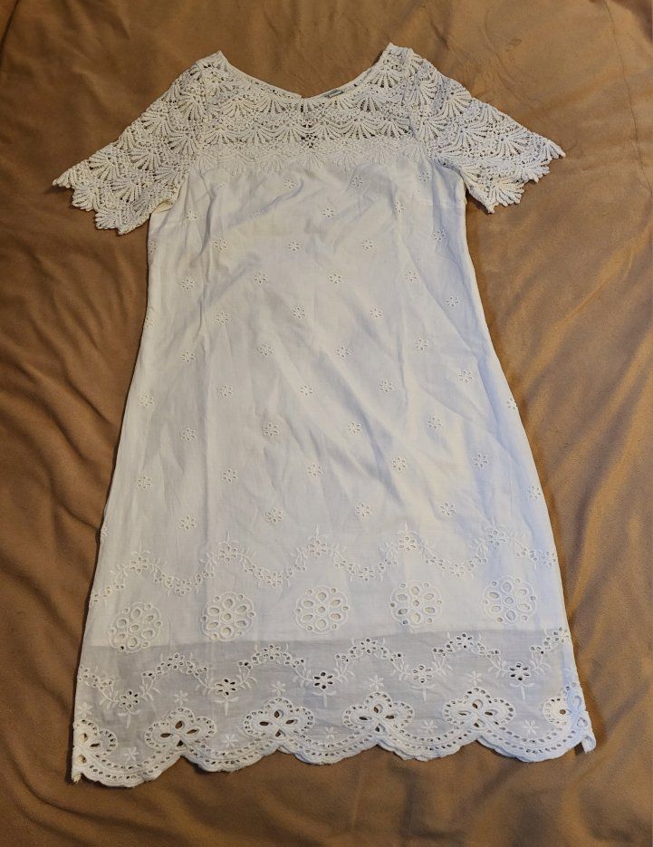 **NEW WOMEN'S EYELET DRESS**