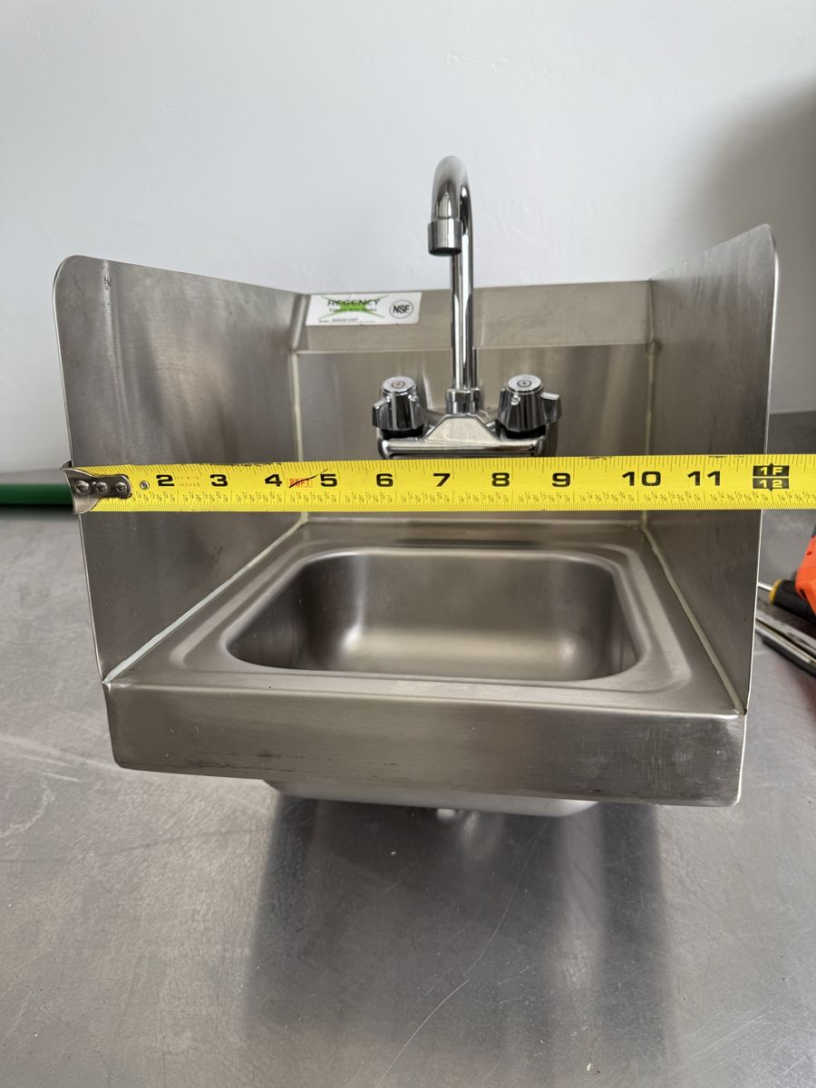 Hand sink