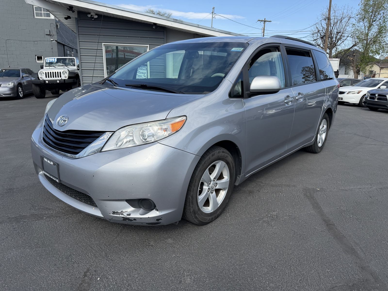 2011 TOYOTA SIENNA LE 8-Passenger