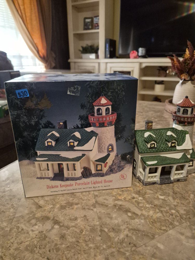 Dickens Keepsake Porcelain Lighted House Lighthouse Christmas Village Decoration