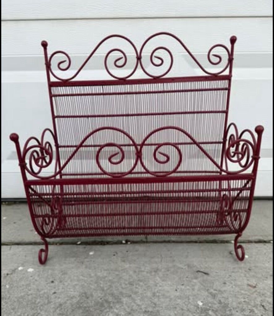 Hearts design Metal magazine Rack/planter holder