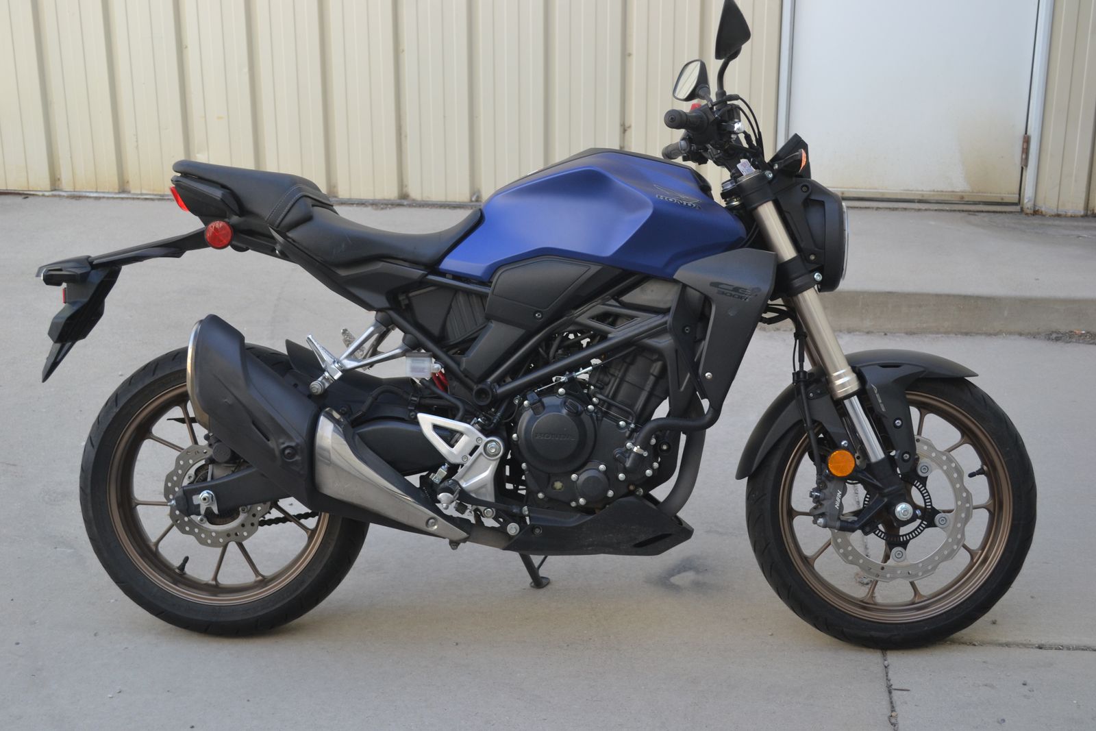 2022 Honda CB300R - AMAZING GAS MILAGE - CBR 300