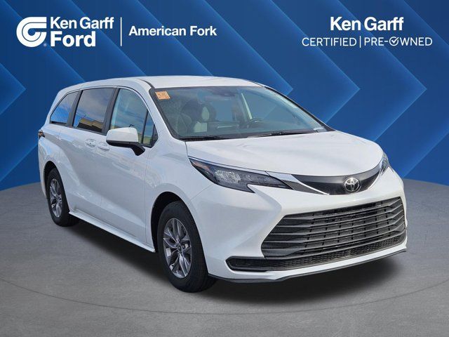 2026 Toyota Sienna LE 8-Passenger
