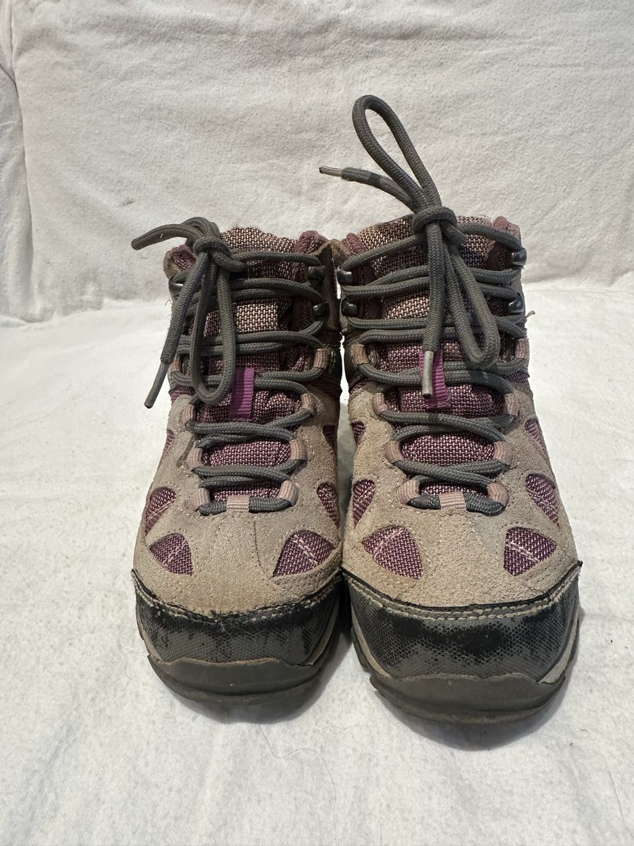 Hi-Tec toddler size 11 beige/mauve WP hiking boots