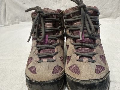 Hi-Tec toddler size 11 beige/mauve WP hiking boots