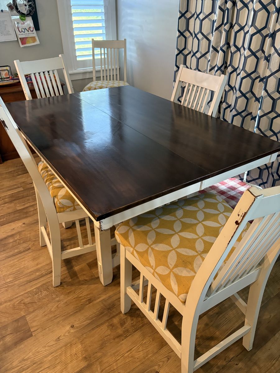 Dining Leaf Table and Chairs Set