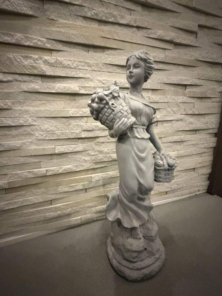 Classical Garden Lady Statue