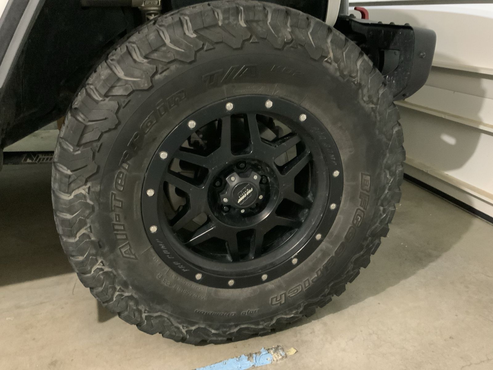 BF Goodrich 35 x12.5 18