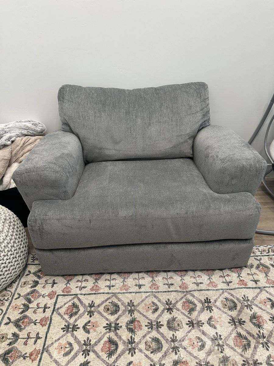 Oversized chair 