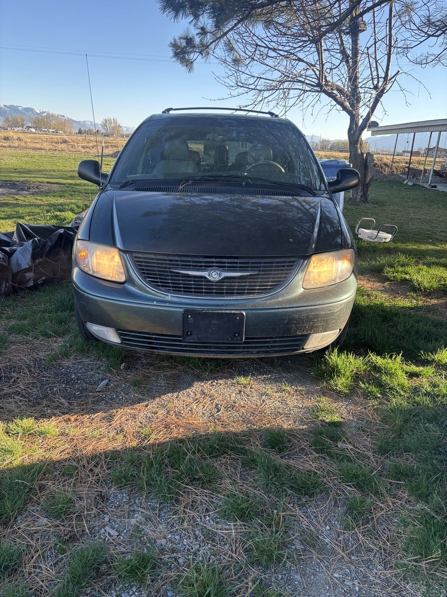 2004 CHRYSLER TOWN AND COUNTRY
