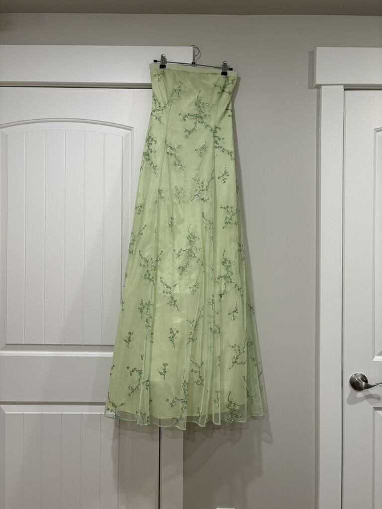 Light green Strapless Formal/Prom Dress Size 3/4