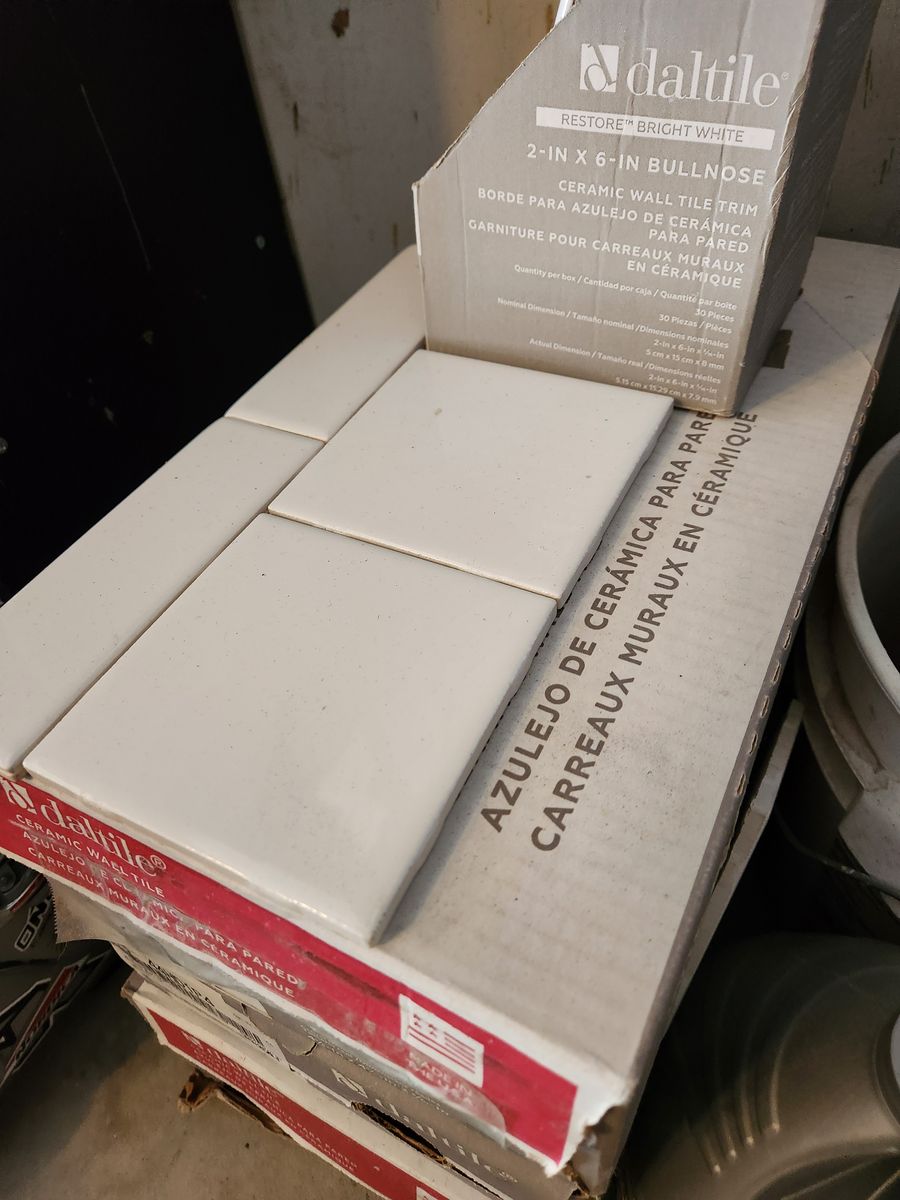 white 4x4 tiles w border