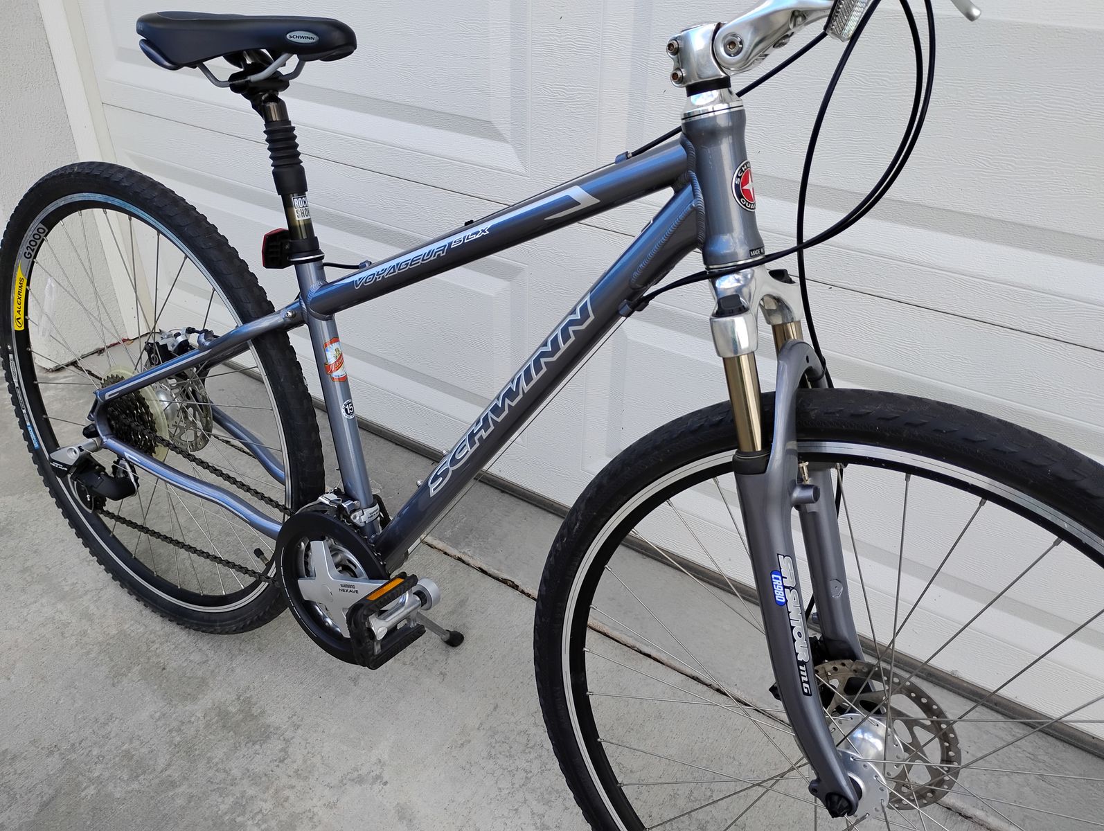 Schwinn Voyageur SLX Hybrid Bike- Like New