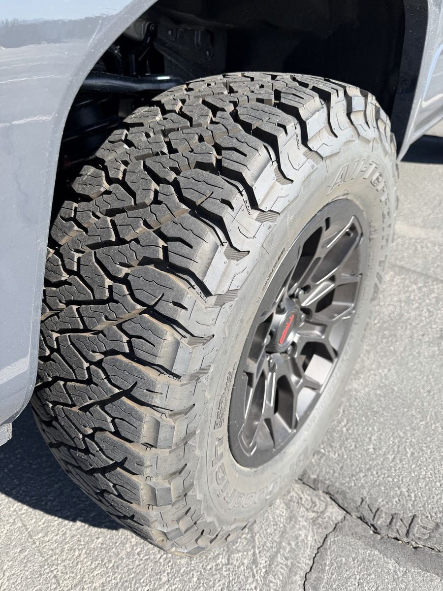BF Goodrich KO3 all terrain tires size 285/65/18 (33 inch tires)