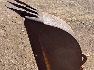 Case 12" Backhoe Bucket
