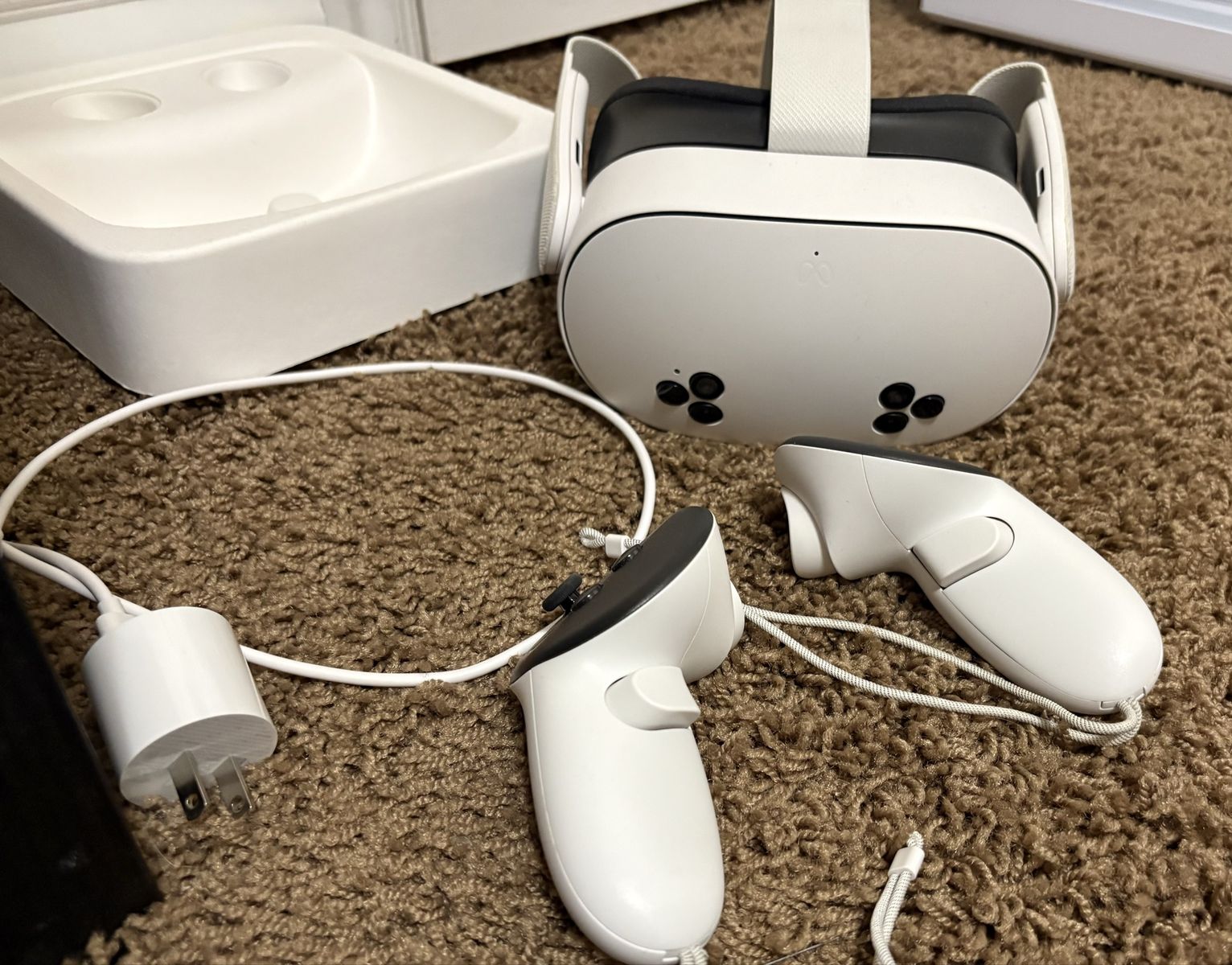 Oculus Quest 3s 128GB VR Headset with Controllers, Charging Dock, and Charger