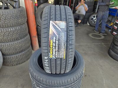 SET 235/45R18 BLACKHAWK STREET-H