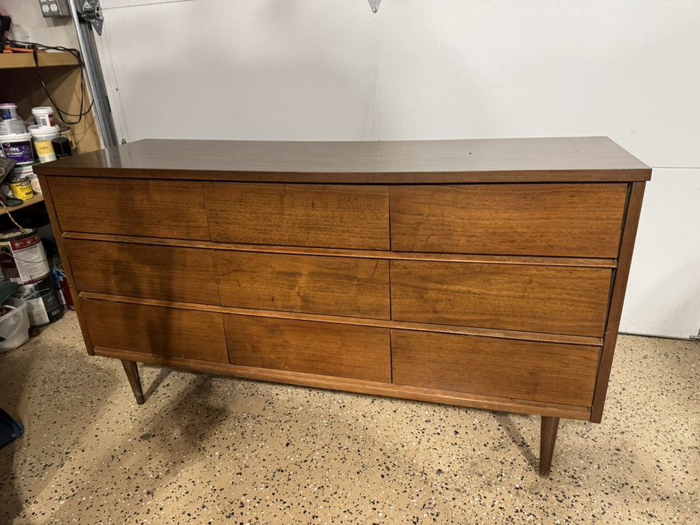 Beautiful Mid Century Dresser!