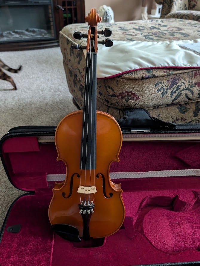 Karl Knilling 4/4 Violin Model 10KF - Made in Germany - Like New - Complete Outfit.