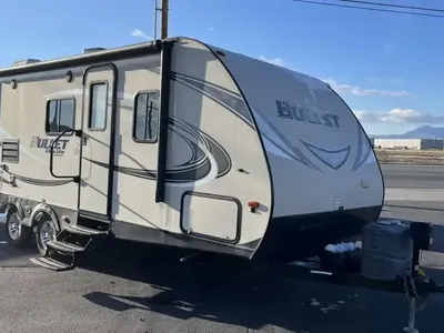 2016 Bullet 230BHS W/ Bunks And Slide