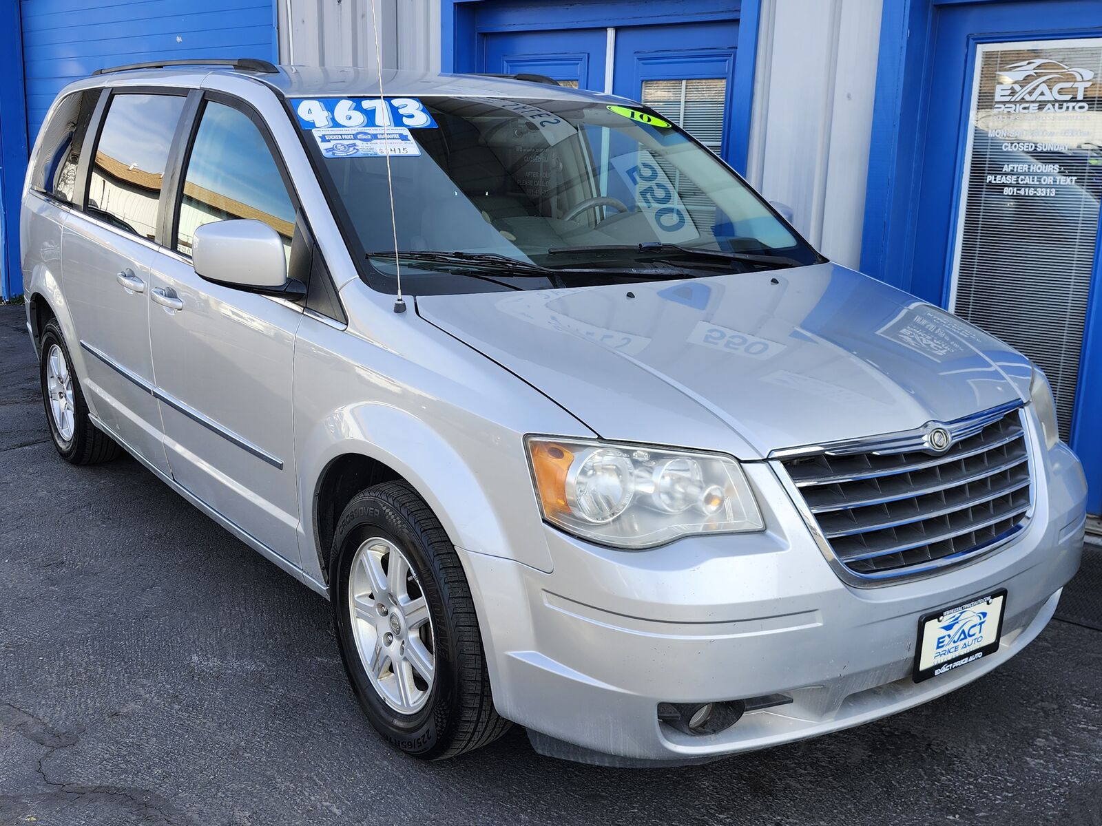 2010 CHRYSLER TOWN AND COUNTRY Touring