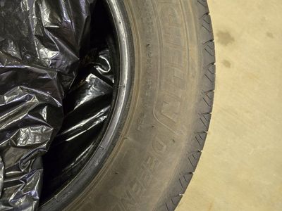 Michelin Defender 225/60R16 98H All-Season Tire - Excellent Tread, Great Condition