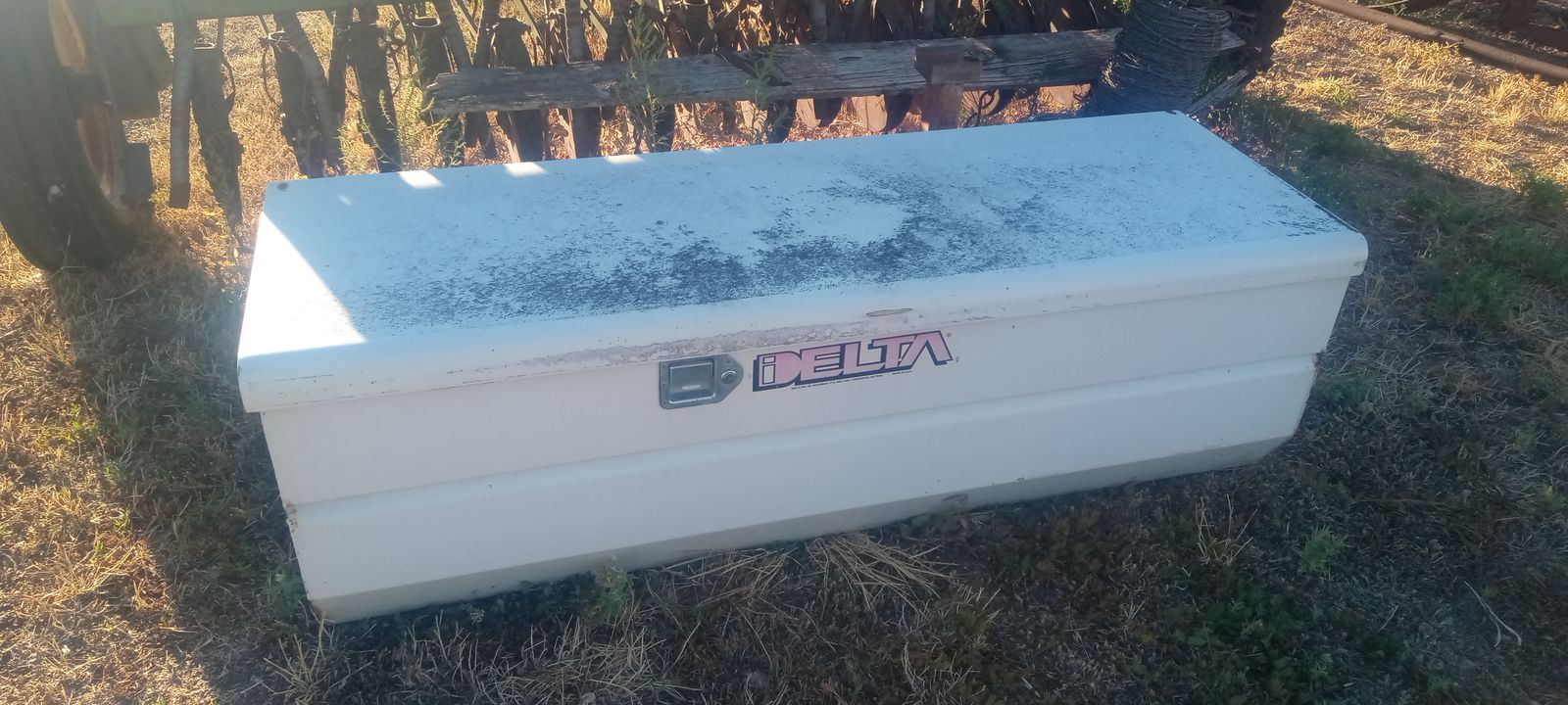 Delta truck tool box