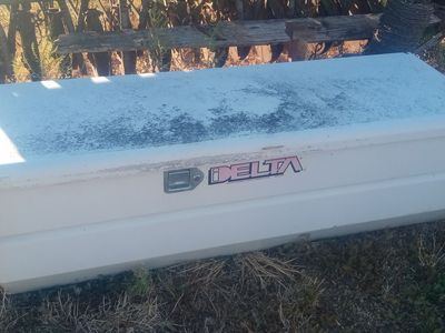 Delta truck tool box
