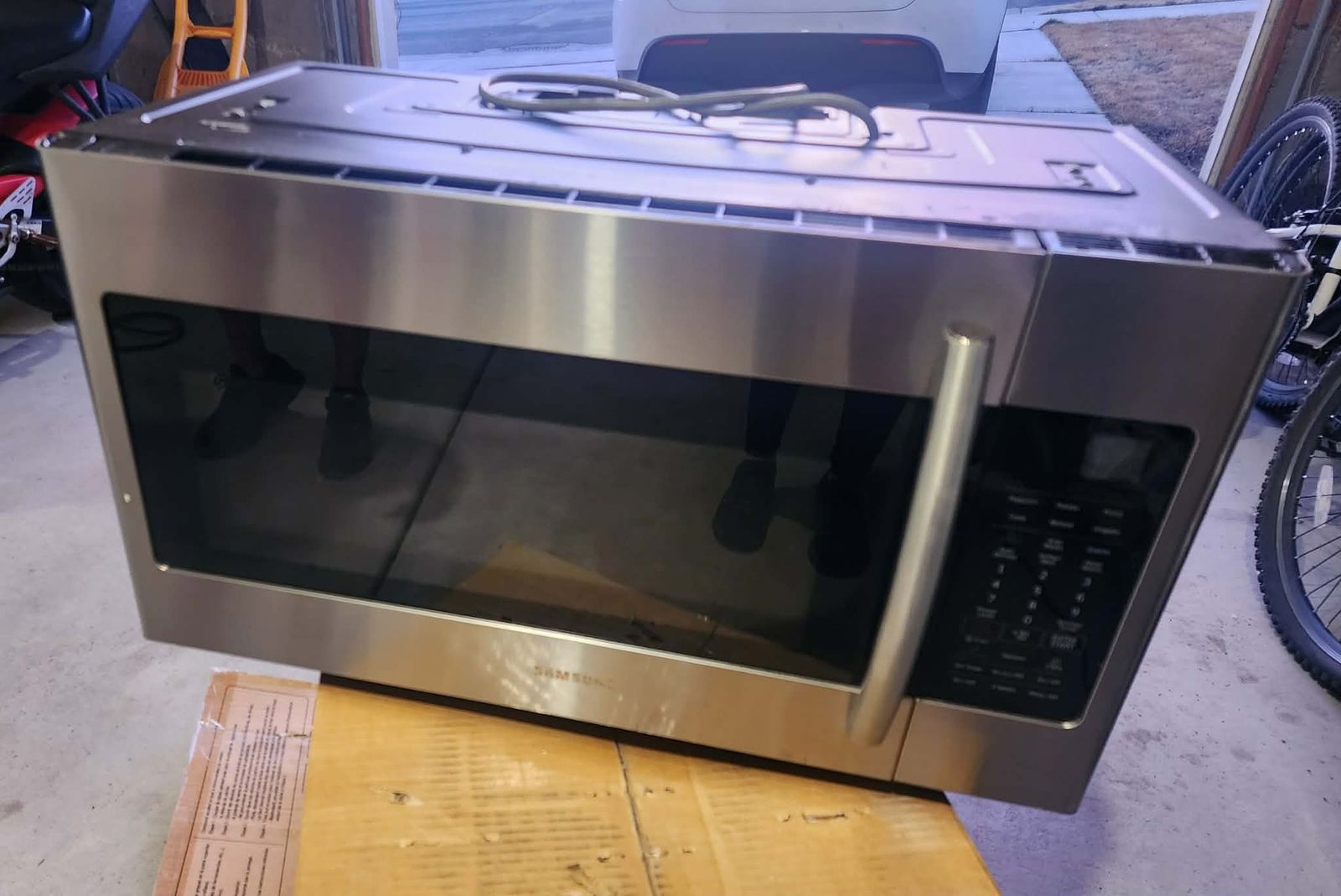 Samsung 1.7-cu ft Over-the-Range Microwave