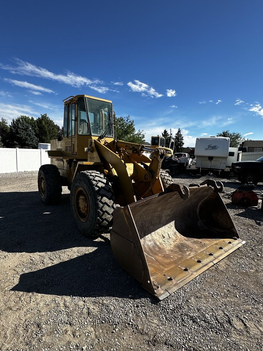 1984 Caterpillar 926 Wheel Loader - Runs Great, New Parts, Minor Leak, w/ Forks
