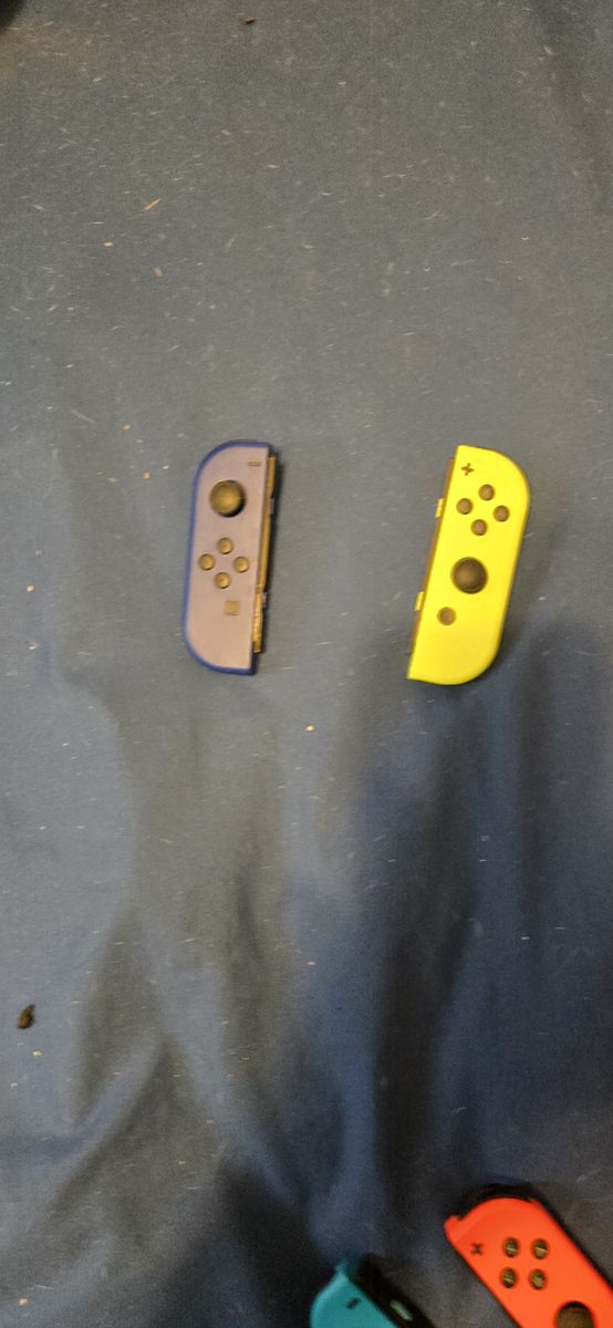 Yellow and blue joycons Nintendo switch