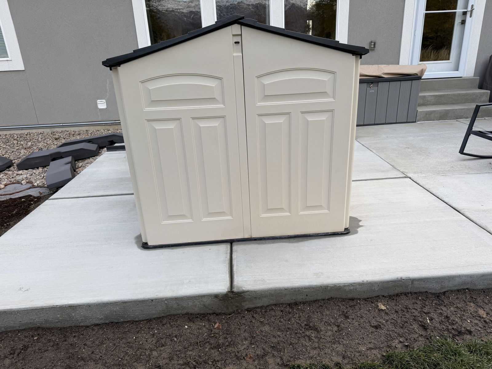 Rubbermaid Slide-Lid Resin Shed (model 5L40)
