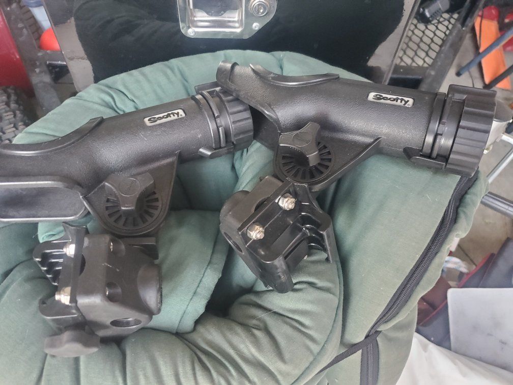 2 pole holders for Alumacraft