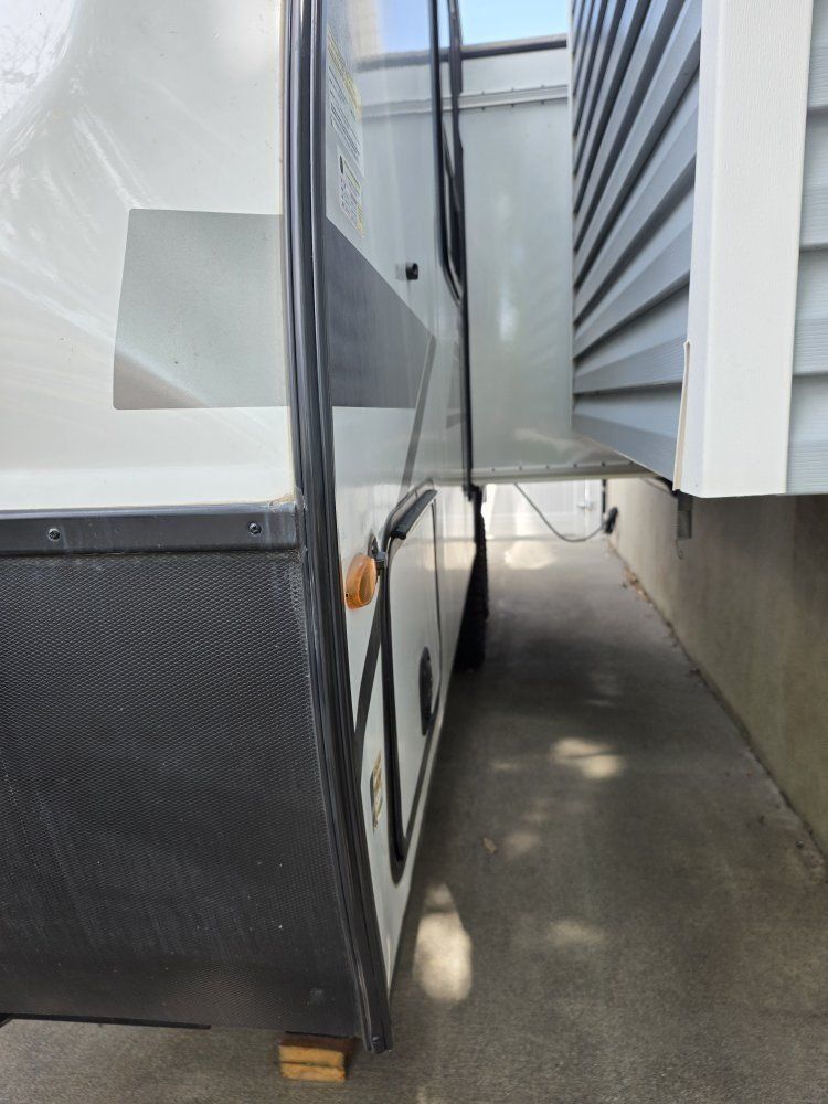 Main image 3