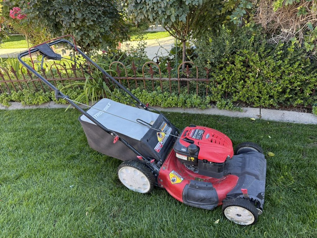 Troy Bolt Self Propelled Lawnmower