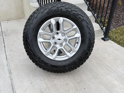 Chevy Silverado 1500 Rims and Tires 275/70R18