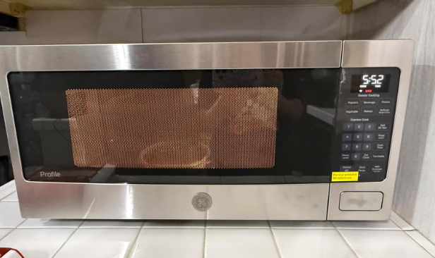 New in box GE 1.1 Cu Ft Countertop Microwave