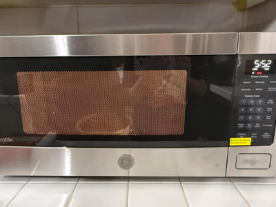 New in box GE 1.1 Cu Ft Countertop Microwave