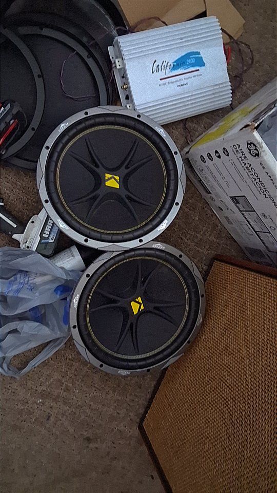 Kicker comp 12" Car Subwoofers with California Profile 2400-Watt Amplifier and Enclosure