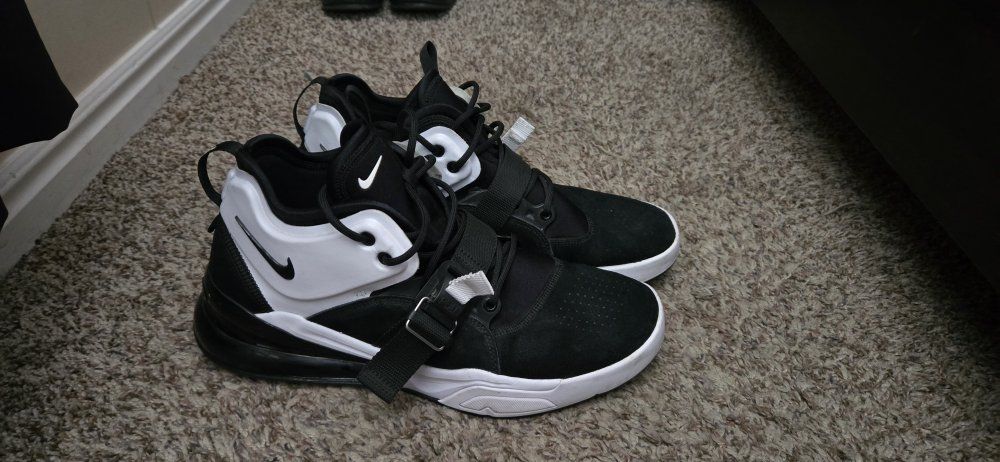 Nike Air Force 270 Black. Size 11