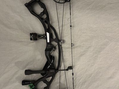 HOYT Redwrx RX5 Bone Collector Edition