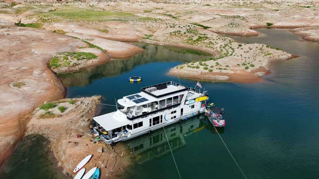 2007 1/8th Share of 17 x 75 FT with upper sun deck at Wahweap with 2 – 2021 Sea Doo Sleds