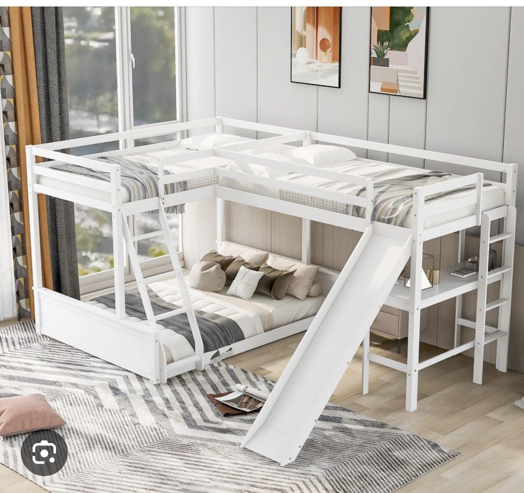 Triple bunk Bed