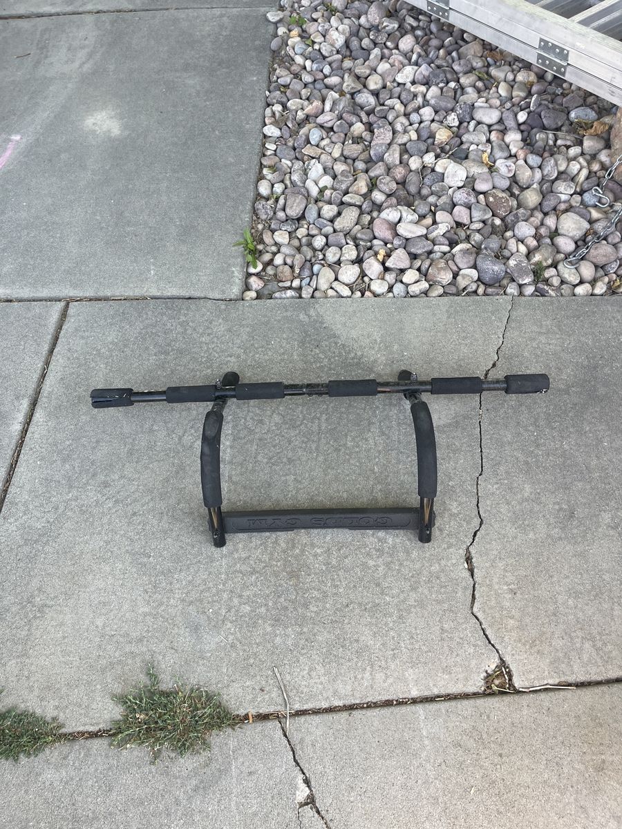 Pull up bar