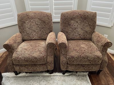Accent reclining chairs