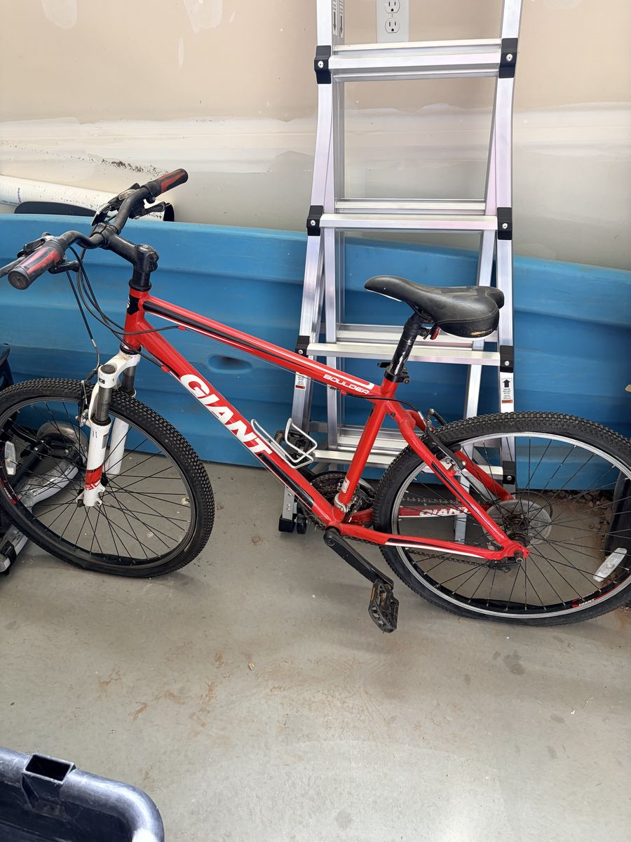 26″ Giant Boulder cross country bike
