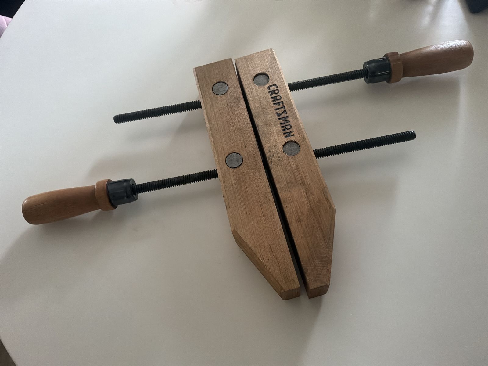 Wooden handscrew clamp